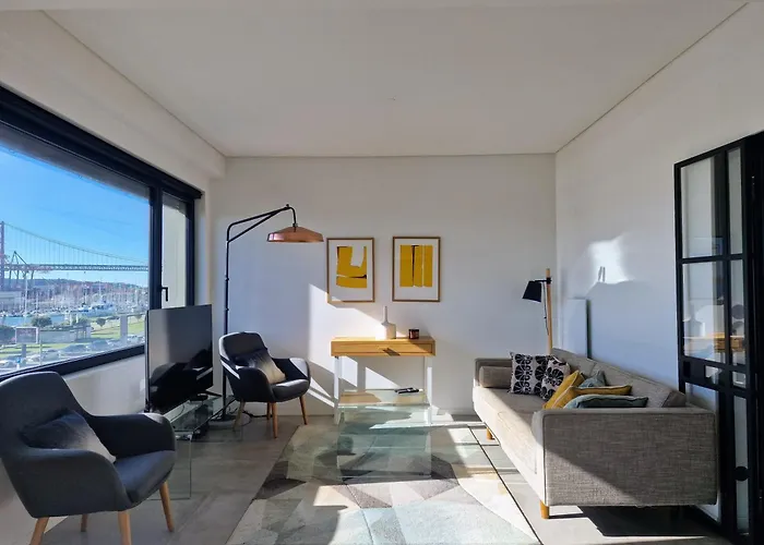 Mbird Riverside 2Bd Flat With Garage