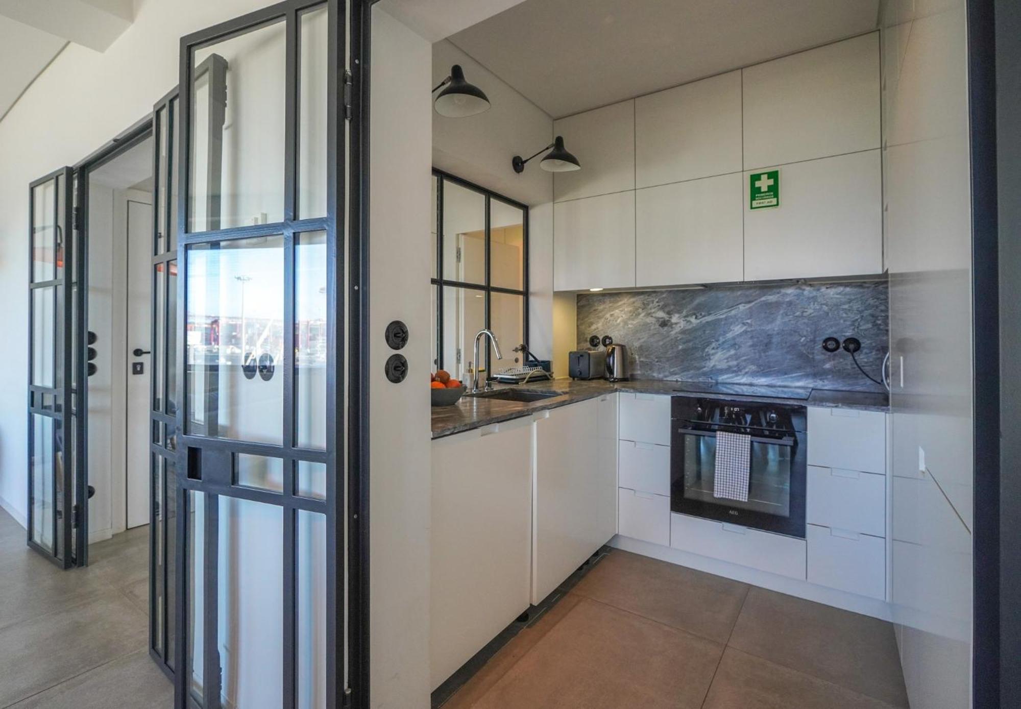 Mbird Riverside 2bd Flat With Garage *