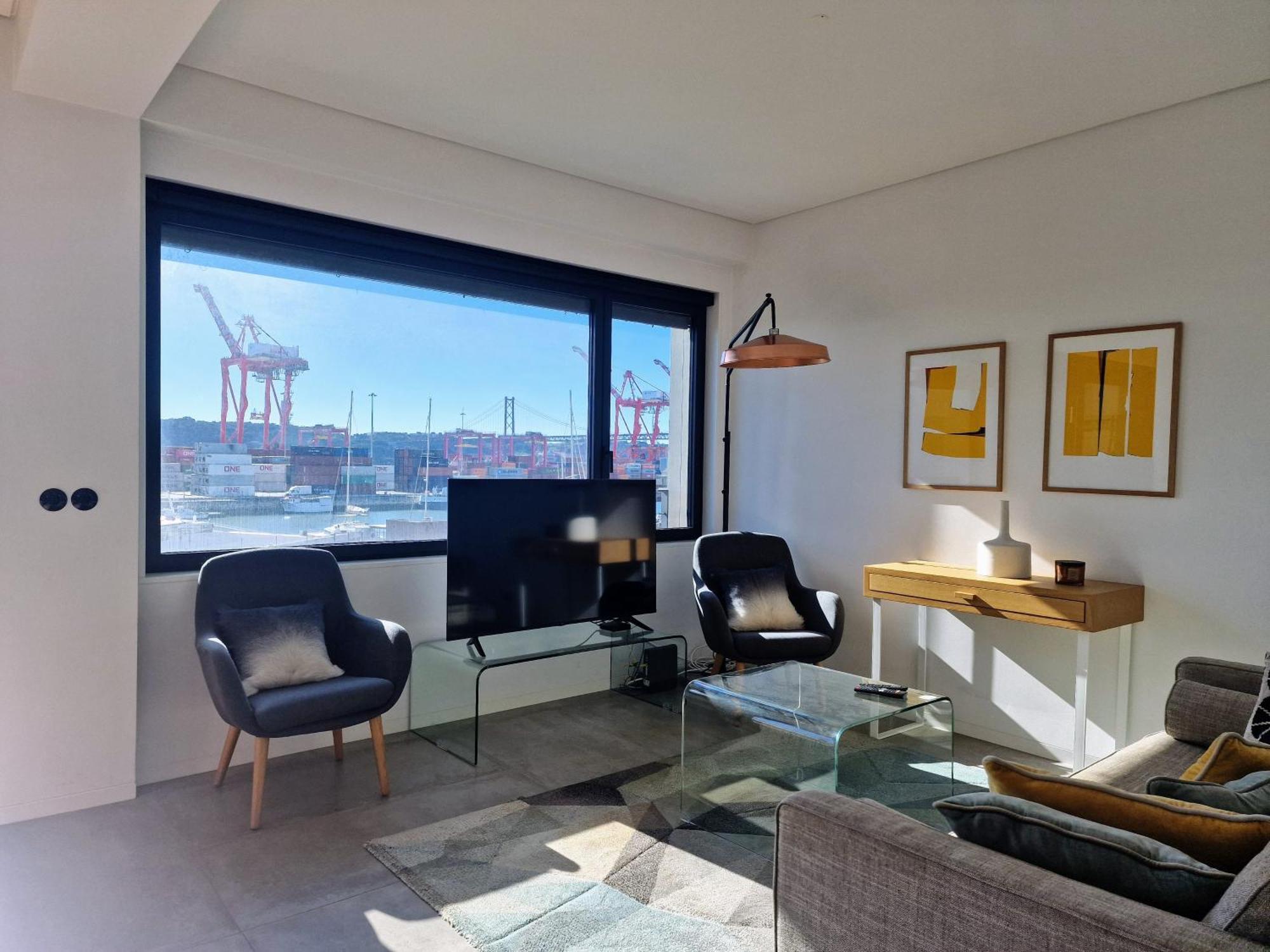 Mbird Riverside 2bd Flat With Garage Apartment Lisbon