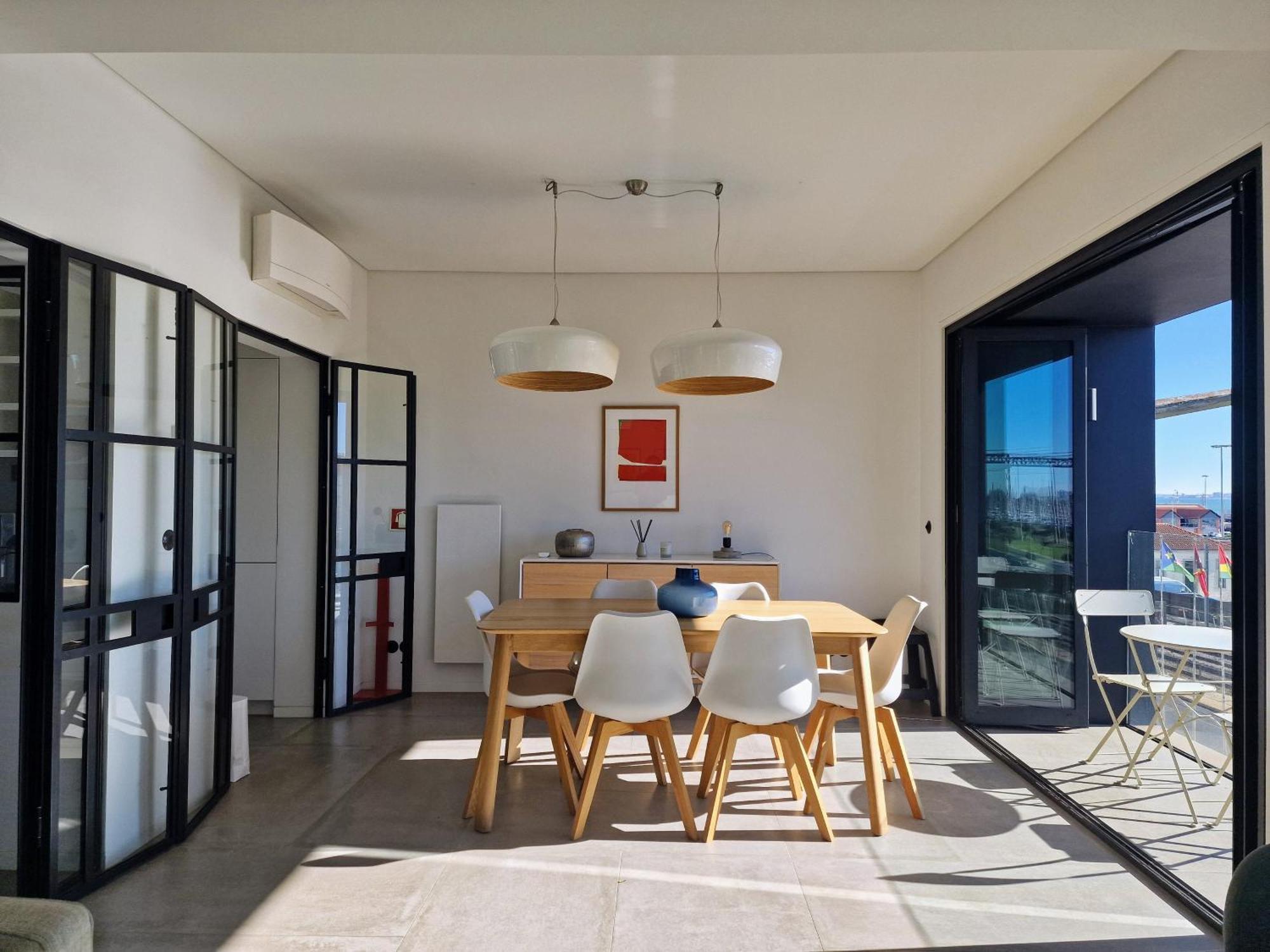 Mbird Riverside 2bd Flat With Garage Apartment *