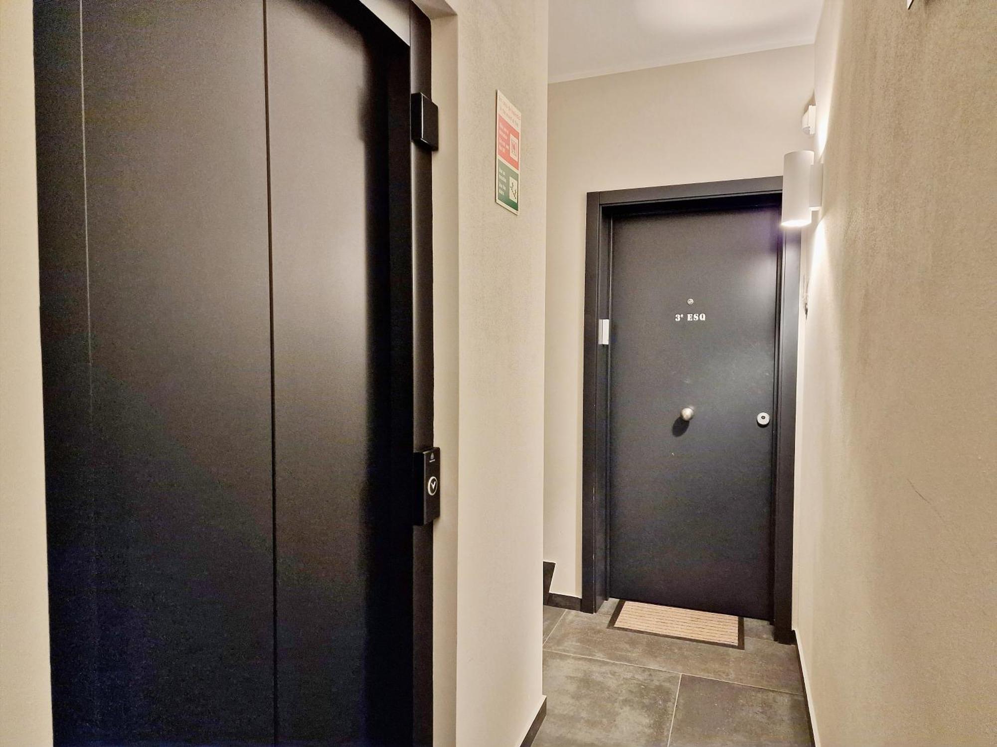Mbird Riverside 2bd Flat With Garage Apartment *