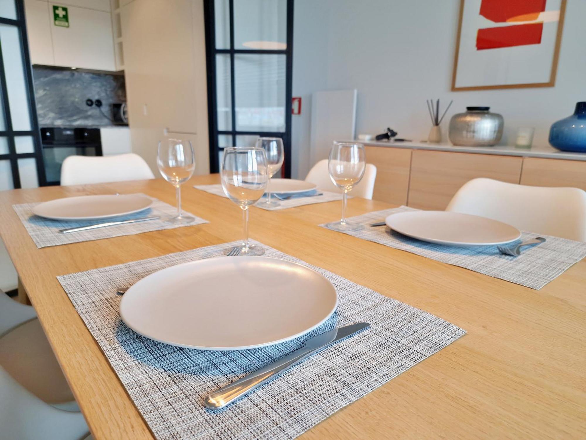 Mbird Riverside 2bd Flat With Garage Apartment