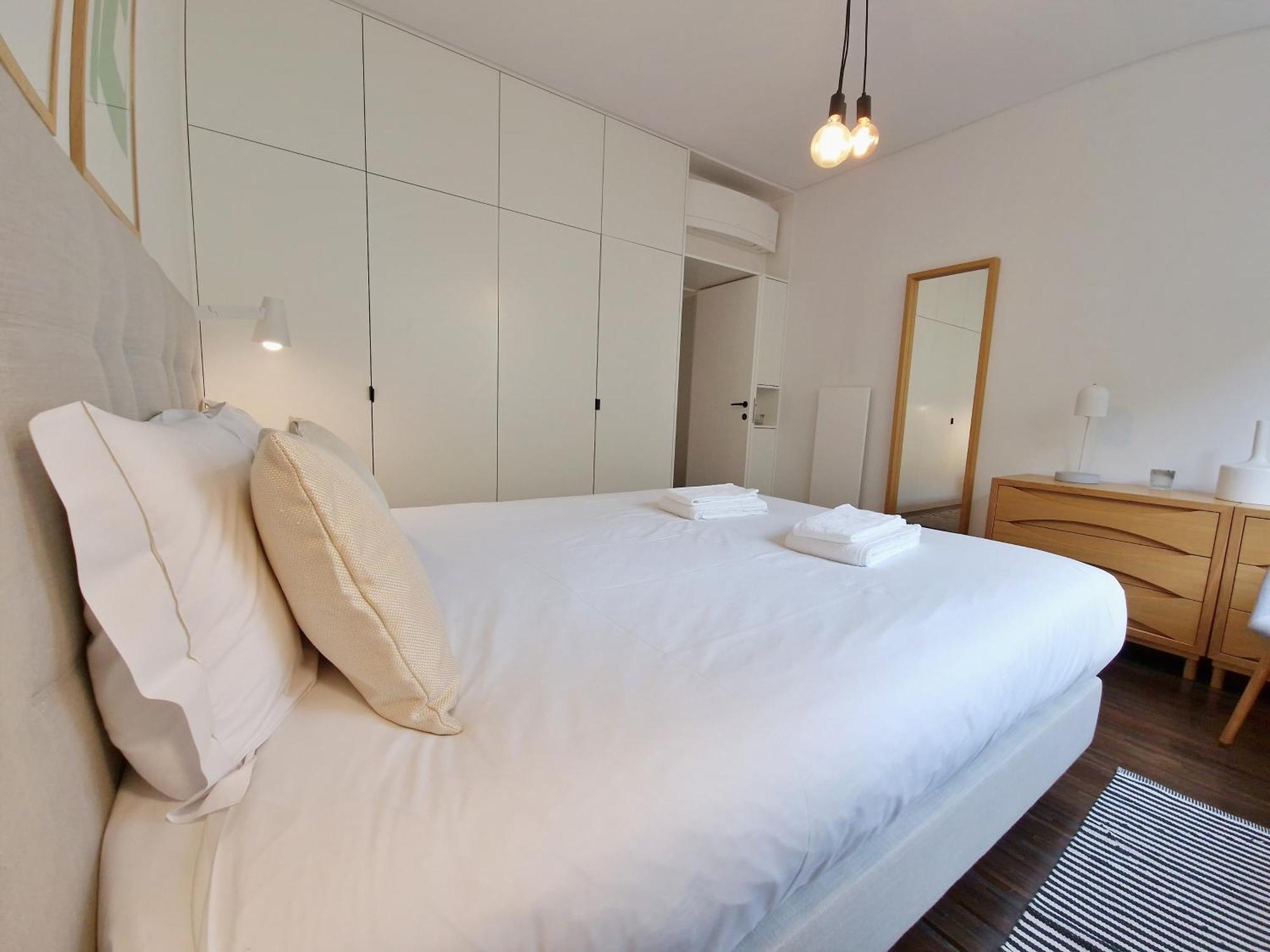 Mbird Riverside 2bd Flat With Garage Apartment Lisbon